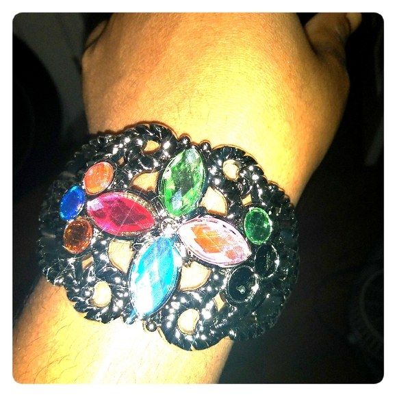 Costume Bracelet - Picture 1 of 2